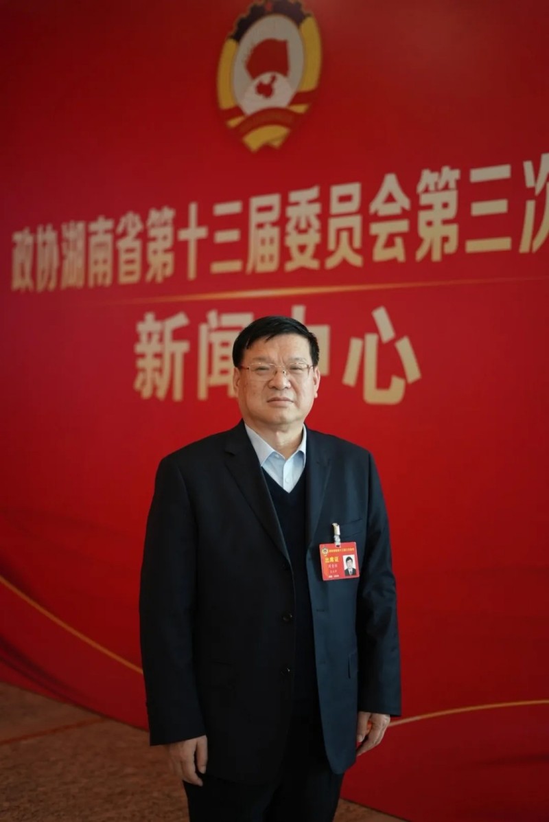 兩會(huì)供銷(xiāo)之聲丨周重旺：產(chǎn)業(yè)先行，以農(nóng)業(yè)經(jīng)營(yíng)主體的發(fā)展助力鄉(xiāng)村振興